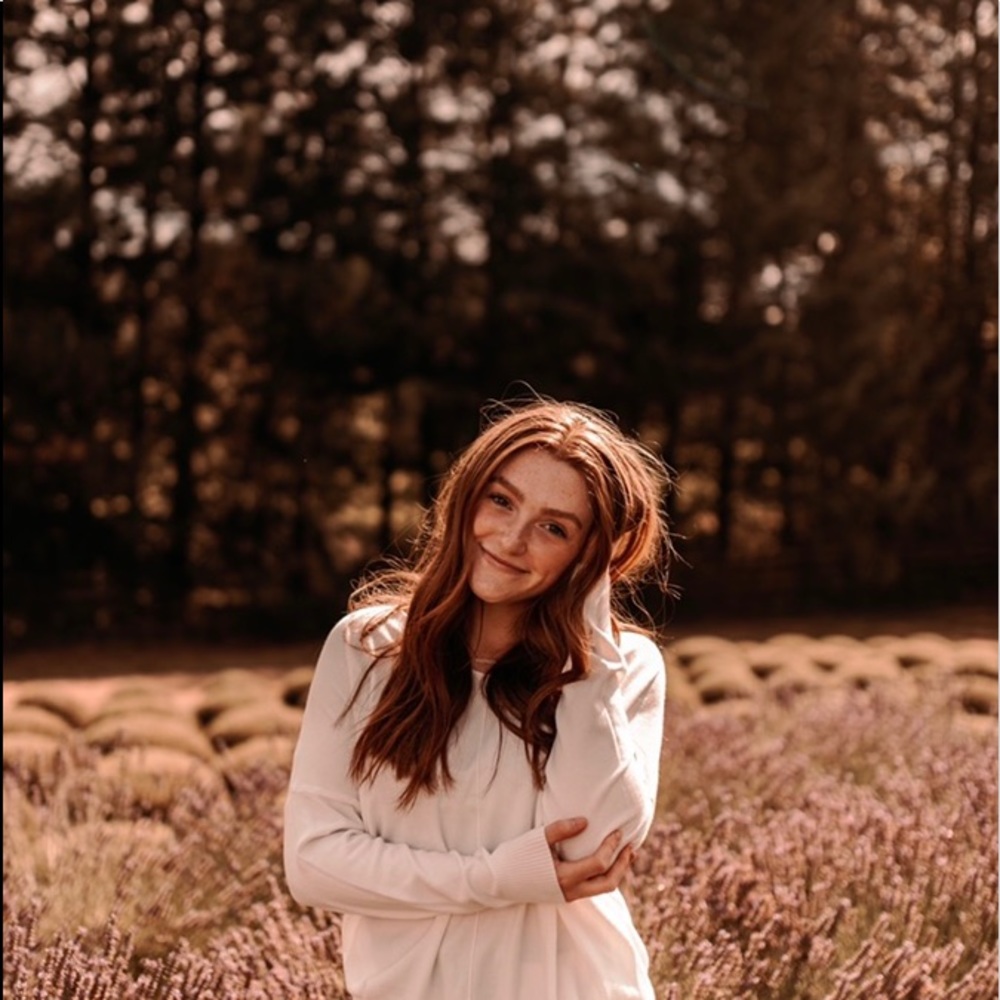 Meet your Posher, Adrianna